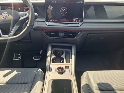 Used 2025 Volkswagen Tiguan SE R-Line FWD image 22