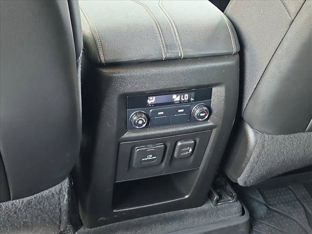 Used 2021 Chevrolet Traverse LT w/ LT Premium Package FWD image 17