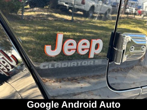 Certified 2025 Jeep Gladiator Mojave image 14