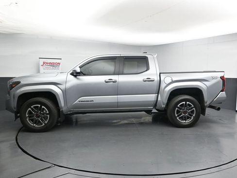 Used 2025 Toyota Tacoma TRD Sport AWD/4WD image 5