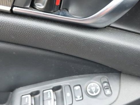 Used 2018 Honda Accord Sport image 11