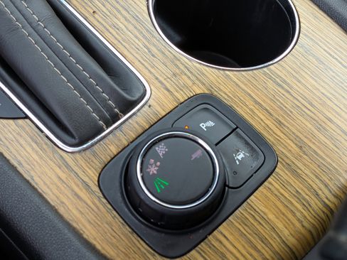Used 2017 GMC Acadia Denali w/ Technology Package FWD image 34