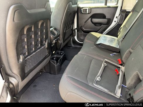 Used 2022 Jeep Wrangler Unlimited Rubicon AWD/4WD image 10