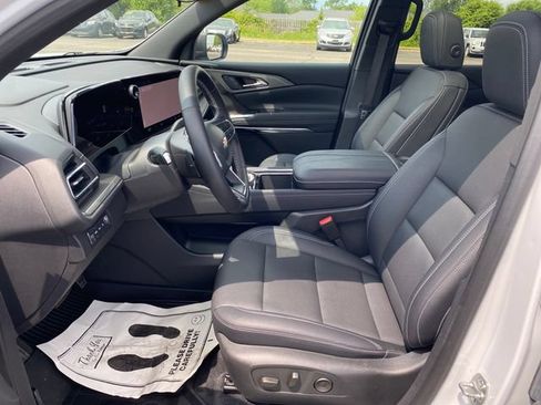 Used 2025 Chevrolet Traverse LT w/ Sun and Wheel Package AWD/4WD image 18