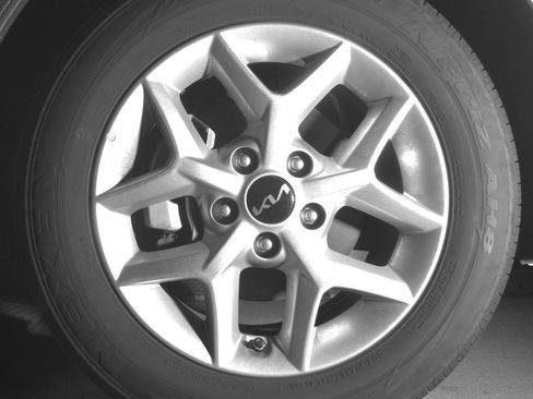 Used 2025 Kia Soul LX w/ LX Technology Package image 12