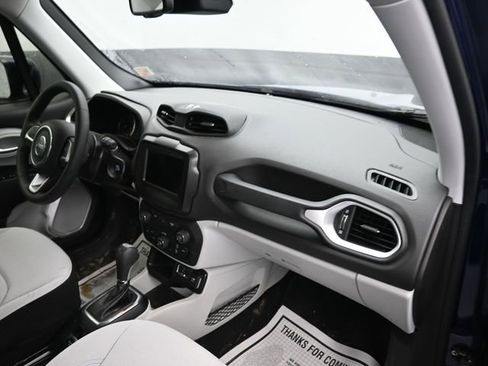 Used 2019 Jeep Renegade Latitude w/ Popular Equipment Group image 8