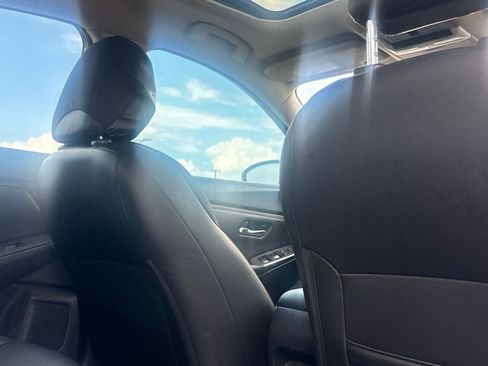 Used 2023 Nissan Sentra SR w/ SR Premium Package FWD image 33