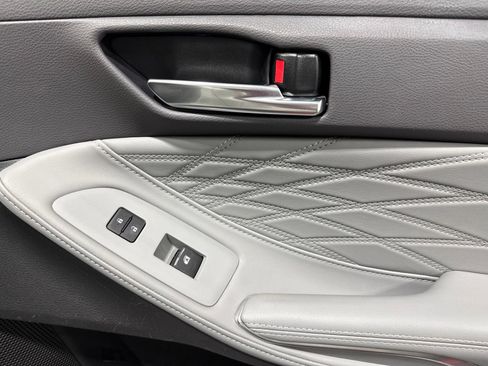 Used 2022 Toyota Avalon Limited w/ Advanced Safety Package FWD image 16