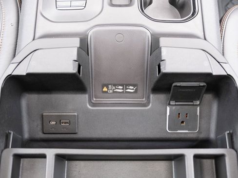 Used 2023 GMC Sierra 1500 AT4 w/ Technology Package image 9