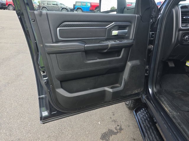 Used 2025 RAM 2500 Big Horn AWD/4WD image 4