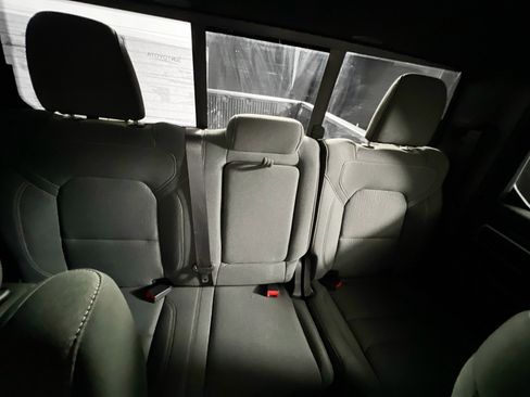 Used 2021 RAM 1500 Big Horn RWD image 32
