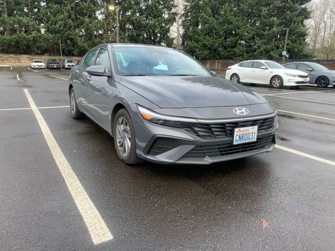 Certified 2024 Hyundai Elantra SEL image 2