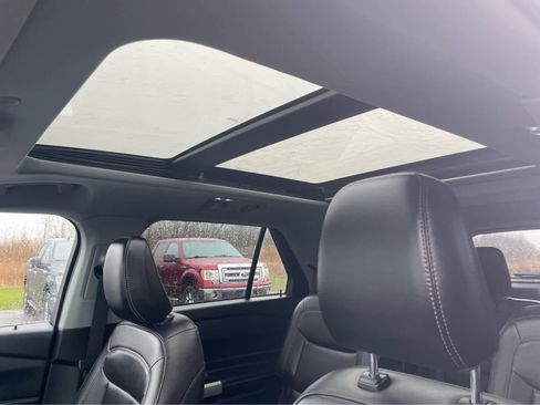 Used 2023 Ford Explorer XLT w/ Equipment Group 202A image 31