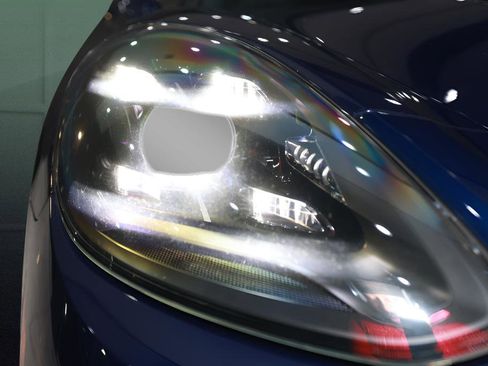 Used 2021 Porsche Panamera GTS w/ Premium Package image 37