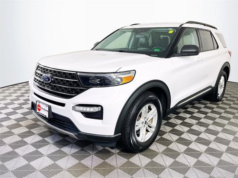 Used 2021 Ford Explorer XLT w/ Equipment Group 202A RWD image 3