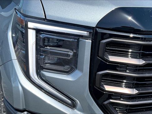 Used 2026 GMC Sierra 1500 AT4X w/ LPO, Black Badging Package AWD/4WD image 27