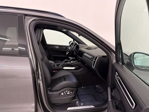 Used 2020 Porsche Cayenne Turbo S AWD/4WD image 35