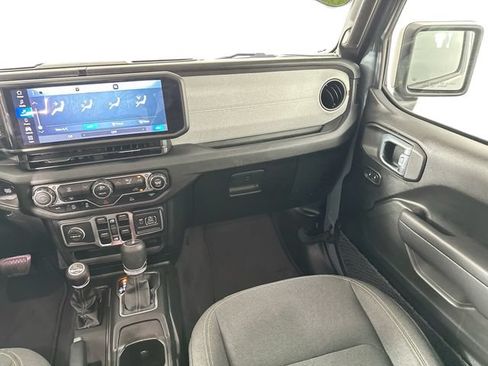 Used 2025 Jeep Gladiator Sport AWD/4WD image 24
