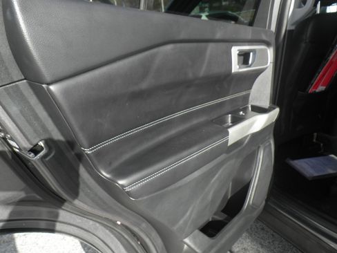 Certified 2022 Ford Explorer XLT w/ Equipment Group 202A image 17