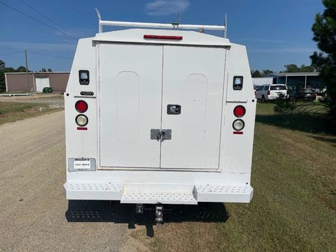 Used 2017 Ford E-350 and Econoline 350 Super Duty RWD image 6