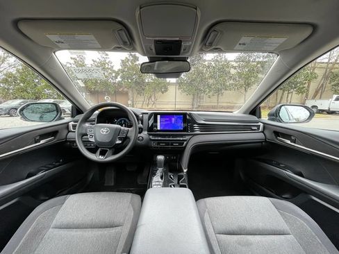 Used 2025 Toyota Camry SE FWD image 28