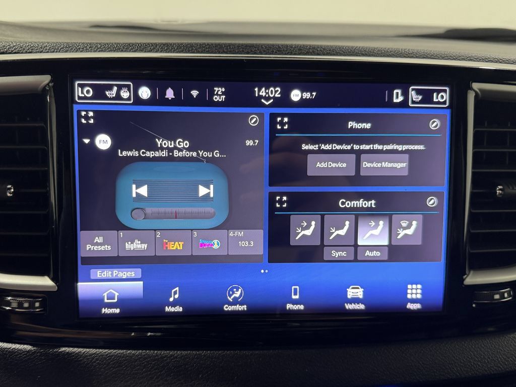 Used 2025 Chrysler Pacifica Select FWD image 3