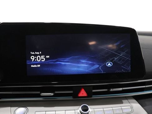 Used 2024 Hyundai Elantra Limited FWD image 22