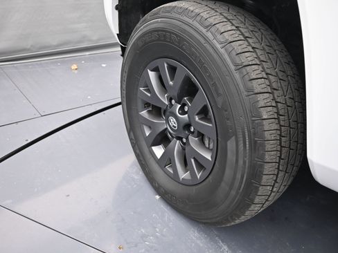 Used 2023 Toyota Tacoma SR5 w/ Technology Package image 31