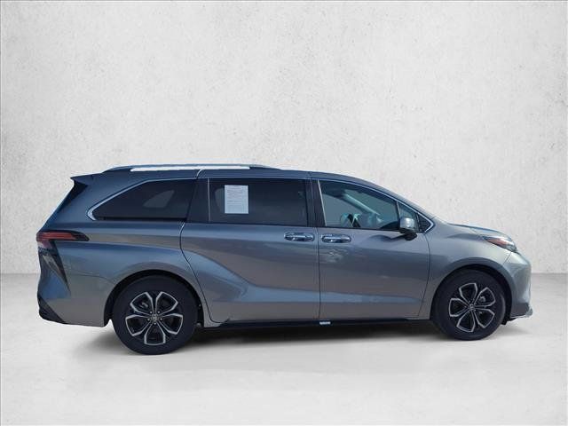 Certified 2026 Toyota Sienna Platinum AWD/4WD image 4