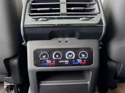 Used 2025 BMW M5 w/ Executive Package image 27