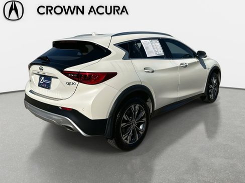 Used 2017 INFINITI QX30 Premium w/ Navigation Package image 5