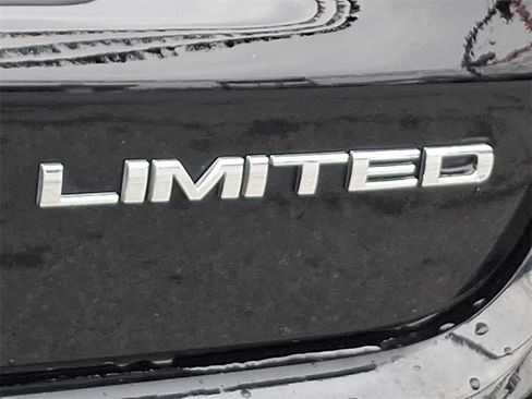 Used 2022 Jeep Compass Limited w/ Sun and Sound Group image 29