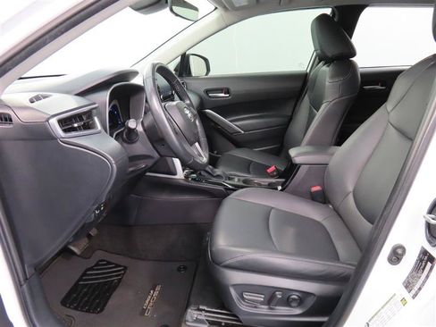 Used 2022 Toyota Corolla Cross XLE FWD image 17