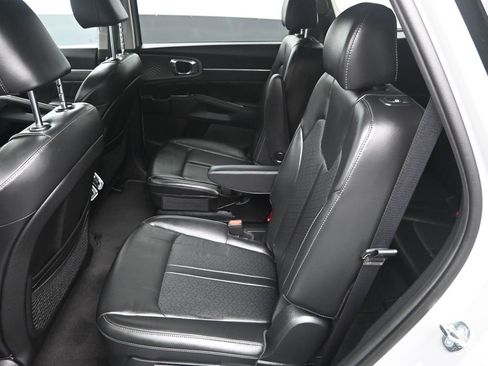 Certified 2023 Kia Sorento SX image 31