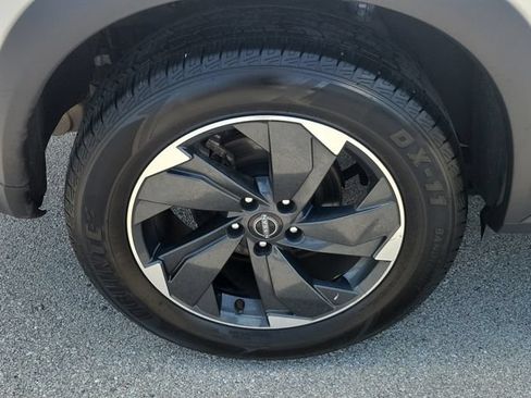 Used 2024 Nissan Rogue SV AWD/4WD image 7