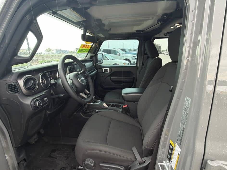Used 2023 Jeep Gladiator Sport AWD/4WD image 12