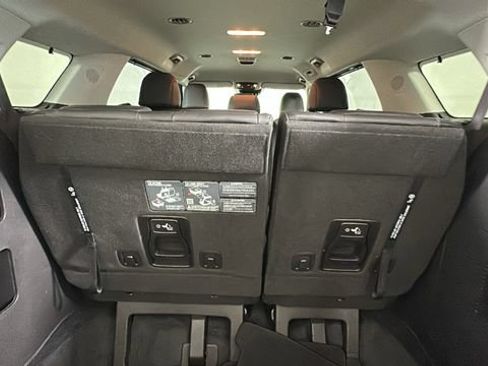 Used 2024 Kia Carnival EX FWD image 29