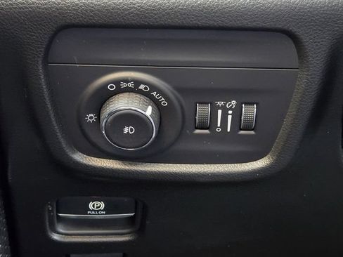 Used 2023 Jeep Grand Cherokee L Limited w/ Luxury Tech Group II RWD image 21