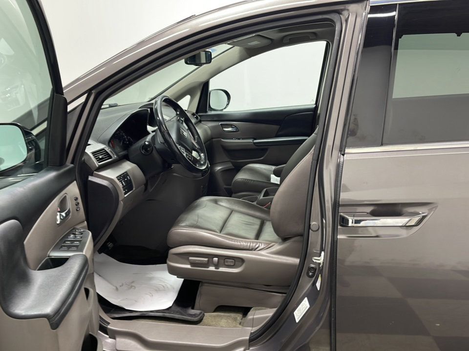 Used 2016 Honda Odyssey Touring image 2