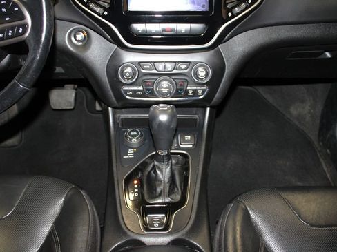 Used 2020 Jeep Cherokee Limited w/ Technology Group image 22