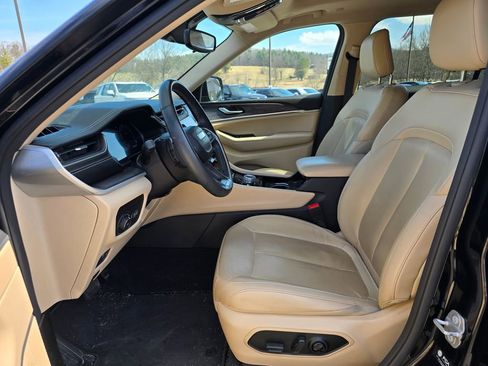 Used 2022 Jeep Grand Cherokee L Limited w/ Black Appearance Package image 4