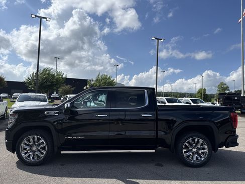 Used 2023 GMC Sierra 1500 Denali w/ Denali Reserve Package AWD/4WD image 4