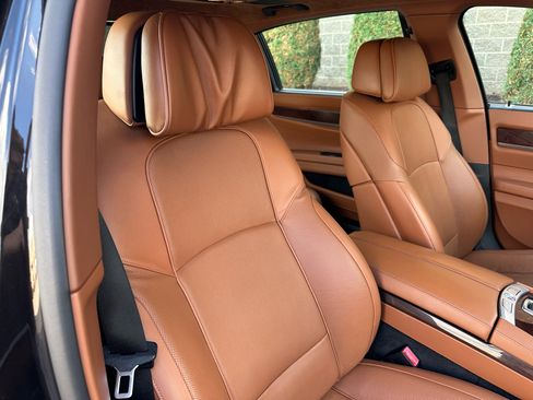 Used 2011 BMW 750Li image 40