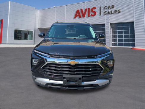 Used 2025 Chevrolet TrailBlazer LT AWD/4WD image 2