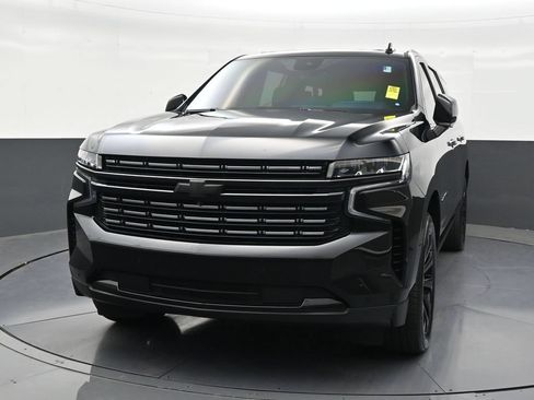 Used 2024 Chevrolet Suburban Premier w/ Premium Package RWD image 8