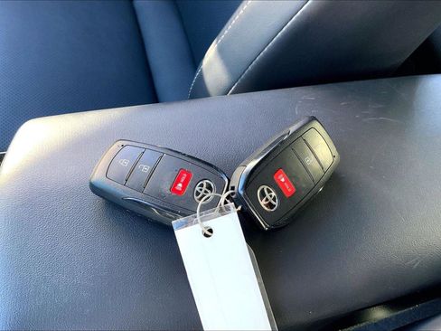 Used 2024 Toyota Prius XLE image 12