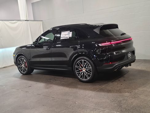 New 2026 Porsche Cayenne S image 3