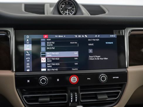 Certified 2025 Porsche Macan image 23