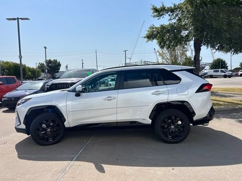 Used 2025 Toyota RAV4 SE w/ Weather Package AWD/4WD image 7