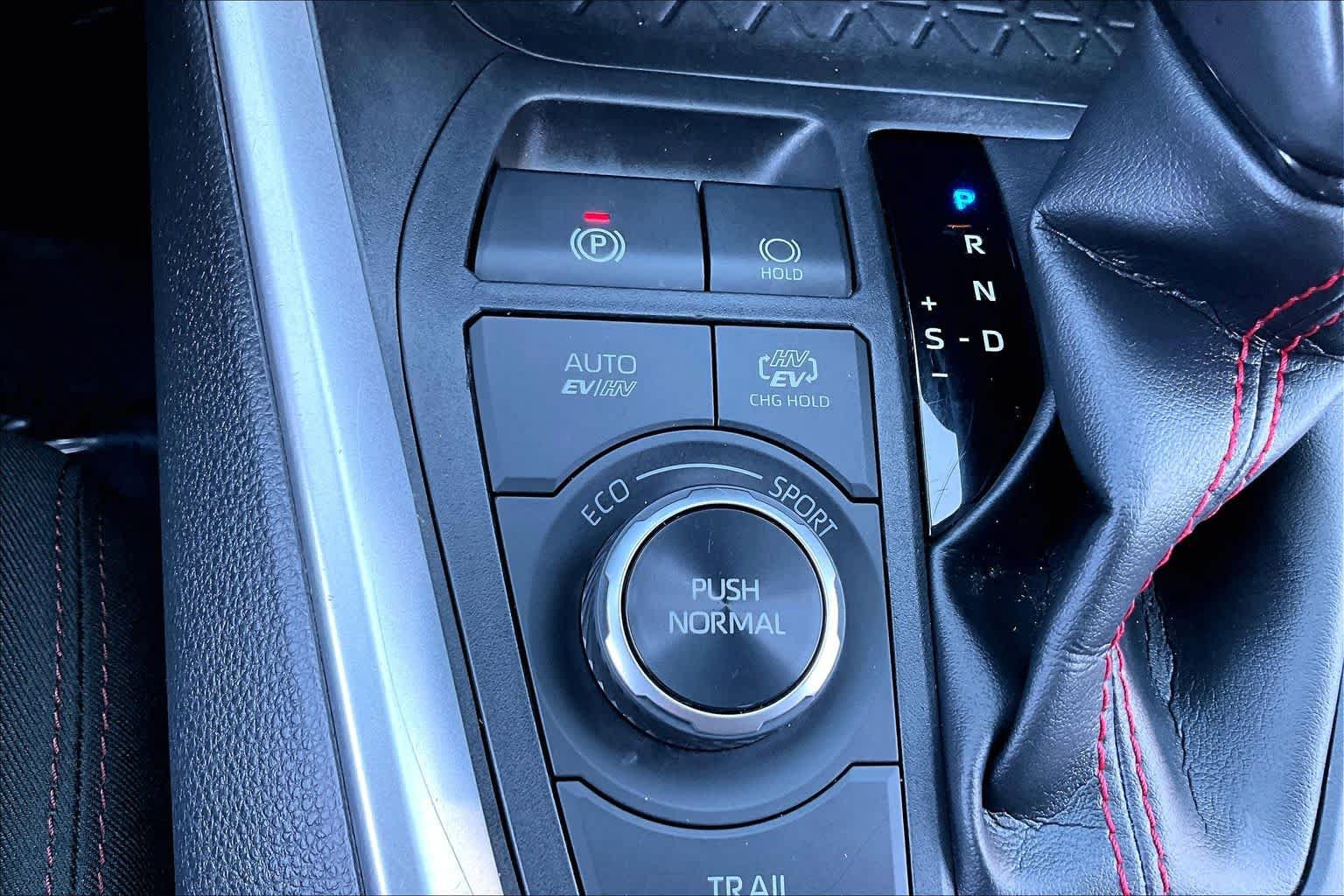 Used 2021 Toyota RAV4 SE w/ Weather & Moonroof Package AWD/4WD image 63